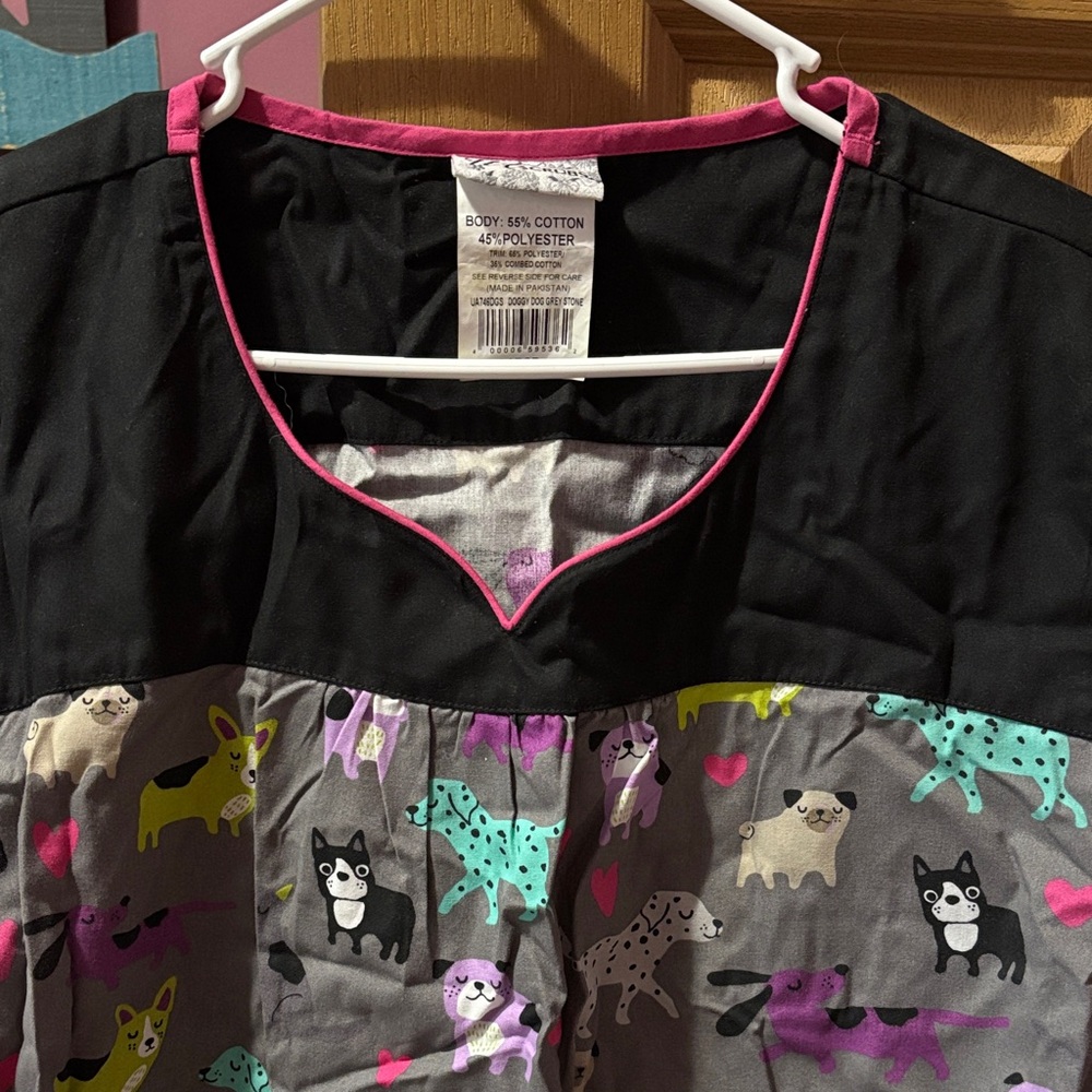 UA scrub top with dogs